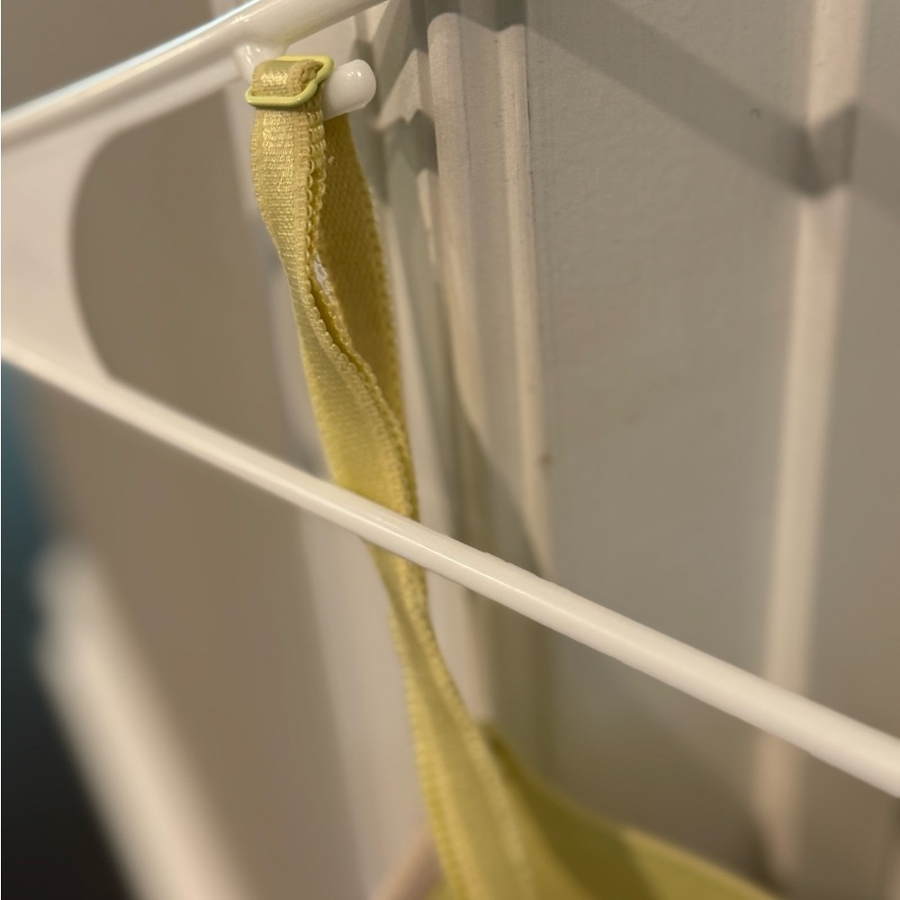 VICTORIA’S SECRET BRAND, Elegant Lace Trimmed Bra in Yellow, Sz (32D) Clothing - Picture 8 of 16